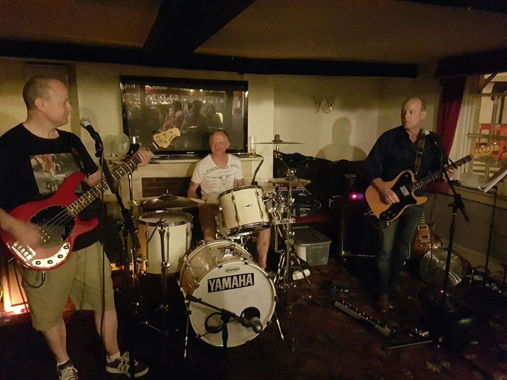 The Four Blokes Photos - Mike, Ray, Jon at the King's Arms, Stansted