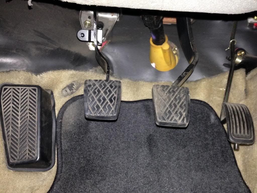 Brake, gas and clutch pedal photo 099-1.jpg