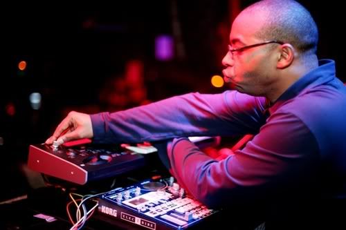 http://i446.photobucket.com/albums/qq185/honeypeters/OCtaveone.jpg